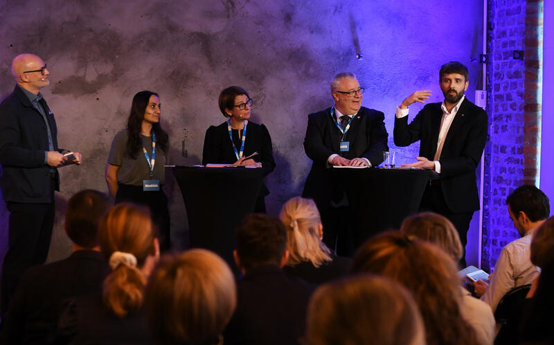 Martin Gray, Seher Aydar, Tone Trøen, Bård Hoksrud og Jan Christian Vestre debatterte også prioriteringsmeldingen.