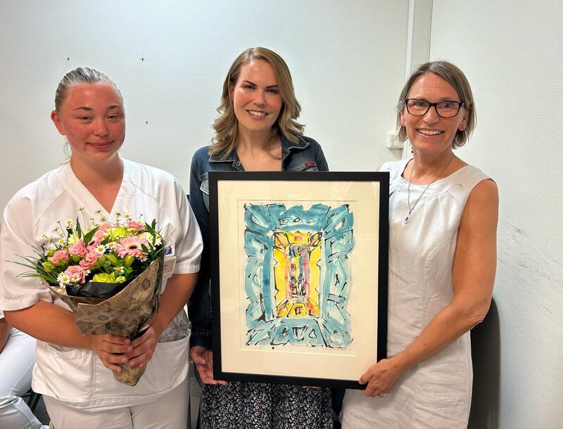 Prisvinner sammen med forslagsstiller og fylkesleder