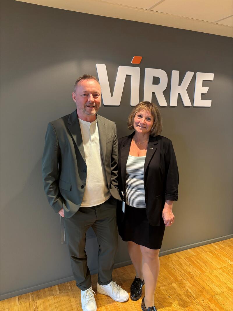 Bildet viser unio-forhandler Eirik RIkardsen og Virke-forhandler Ann Torunn Tallaksen.